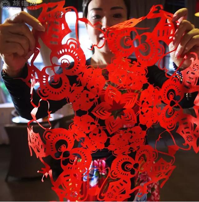 贺虹：一个把剪纸做成艺术事业的女人