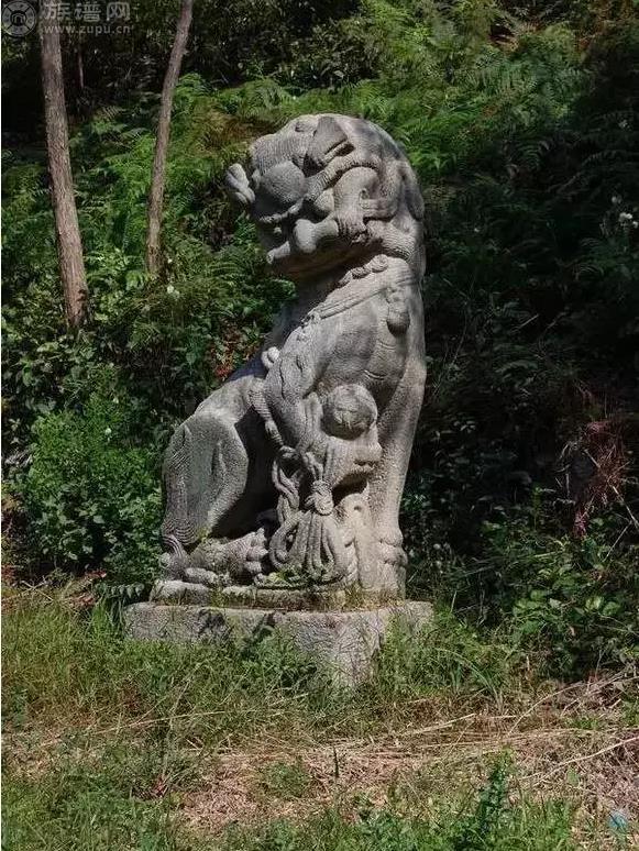 龙王山地的“天官坟“”埋葬着一位施姓大清官