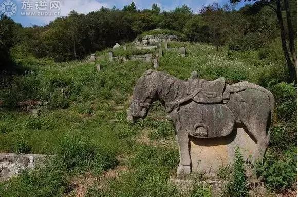 龙王山地的“天官坟“”埋葬着一位施姓大清官