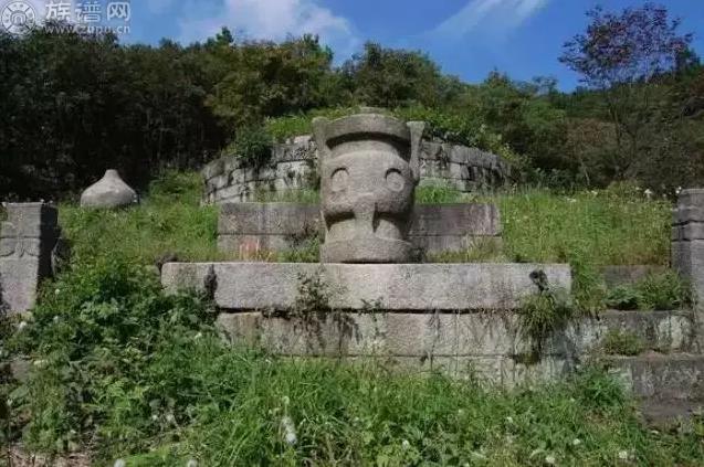 龙王山地的“天官坟“”埋葬着一位施姓大清官