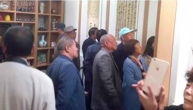 晋城市首届族谱博览会受到各地宗亲追捧